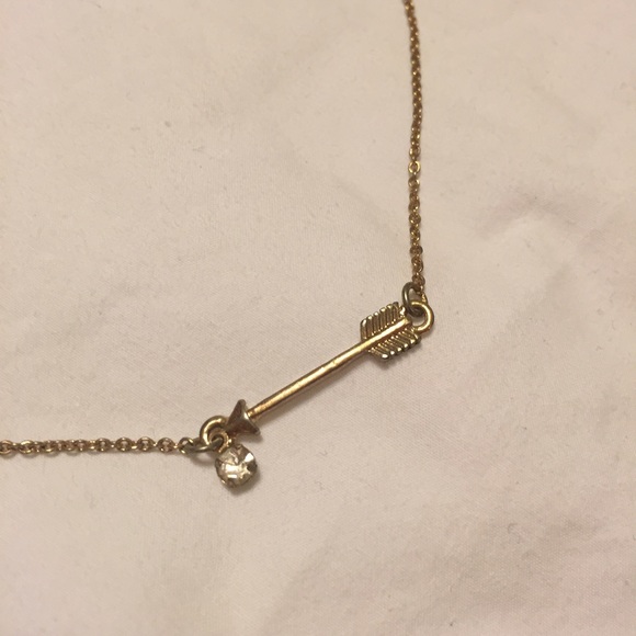 Delicate arrow necklace