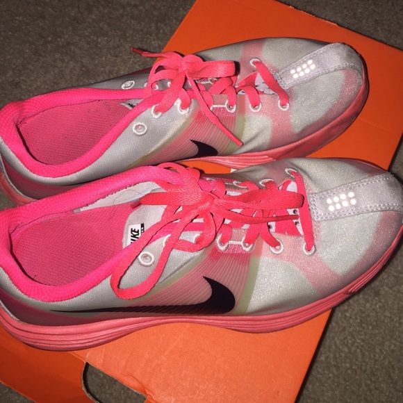 Nikes - Picture 2 of 4