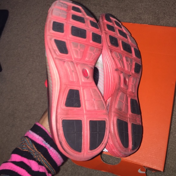 Nikes - Picture 4 of 4