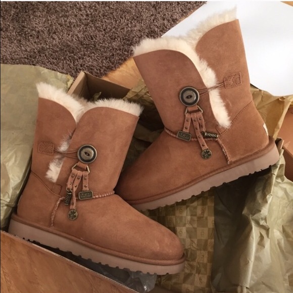 UGG authentic azalea charm Chestnut boots Sz 10 - Picture 3 of 4