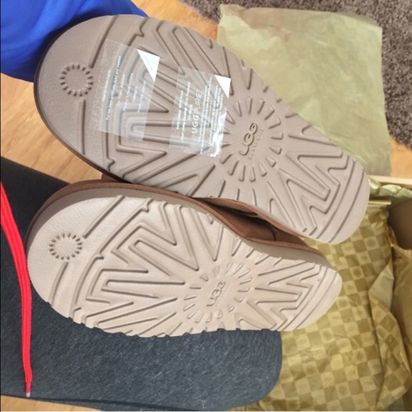 UGG authentic azalea charm Chestnut boots Sz 10 - Picture 4 of 4