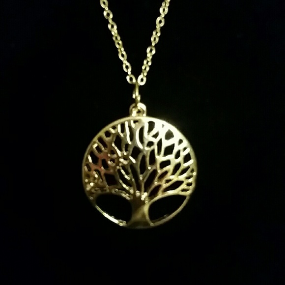 Jewelry - Beautiful silver Tree of life necklace