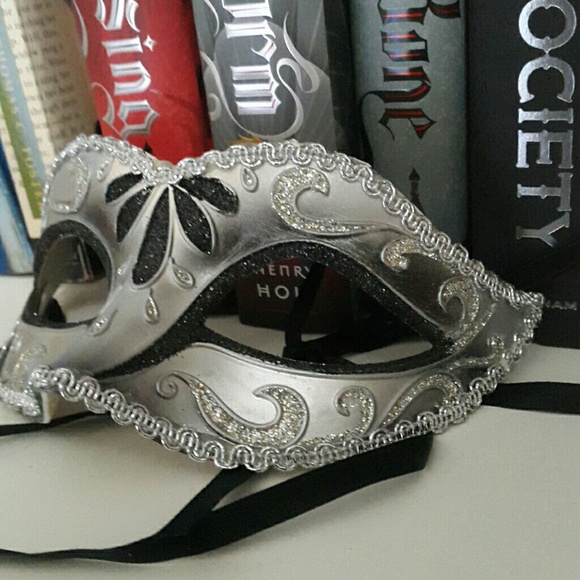 Masquerade Mask - Picture 2 of 4