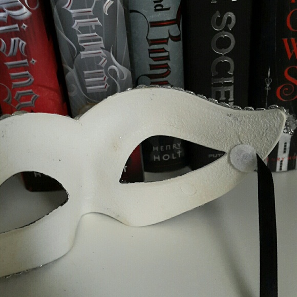 Masquerade Mask - Picture 3 of 4