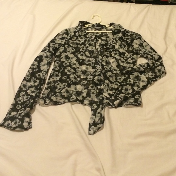 Black and gray floral button down - Picture 1 of 1