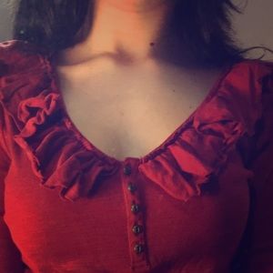 Cotton ruffle 3/4 lengths sleeve shirt.