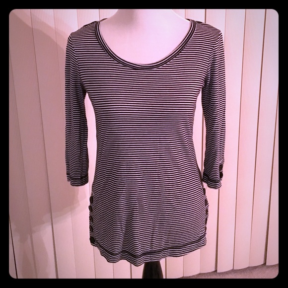 Black &white stripe long sleeve.