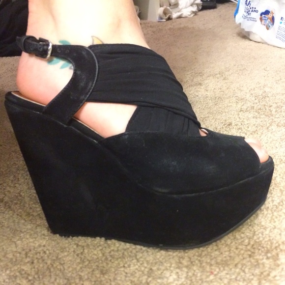 Super cute and comfy wedges from the Vegas strip. - Picture 2 of 4