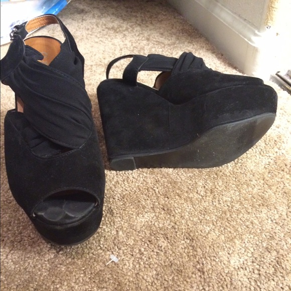 Super cute and comfy wedges from the Vegas strip. - Picture 4 of 4