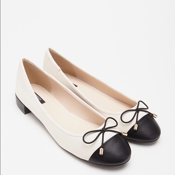 NWOT 💫Classy White Ballet Flats💫