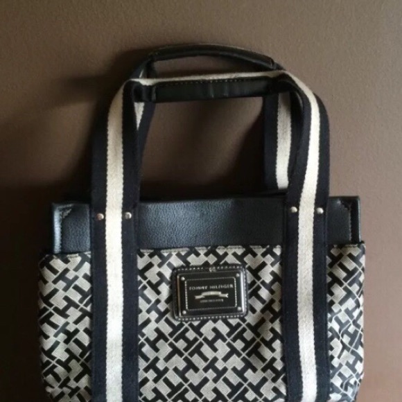 Tommy Hilfiger Signature Tote