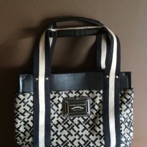 Tommy Hilfiger Signature Tote