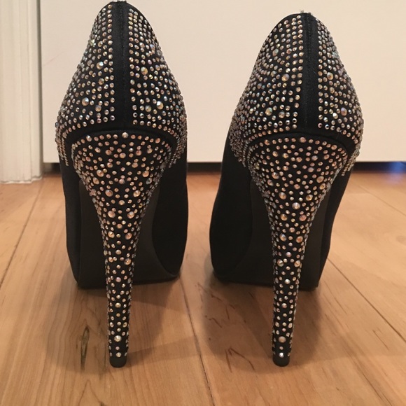 Steve Madden crystallized heel satin shoes