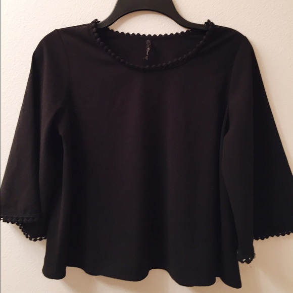 🌟 black flowy top 🌟