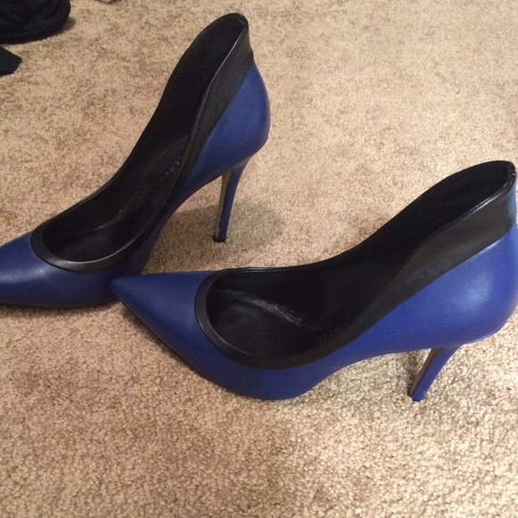 Black lined blue pumps!  Rock & republic brand.