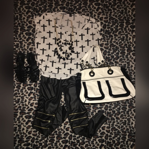 ✨PRICE DROP✨ faux leather zipper LEGGINGS