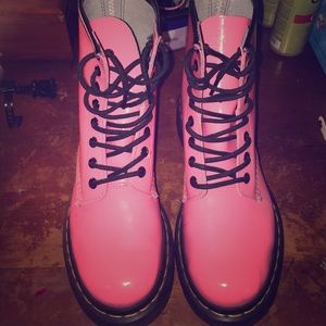 Pink Dr . Martin boots 😻