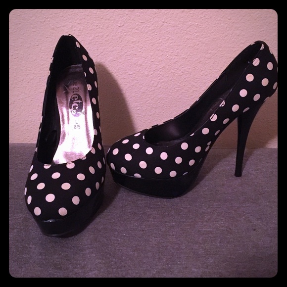 ❤️Black and cream polka-dot pumps❤️