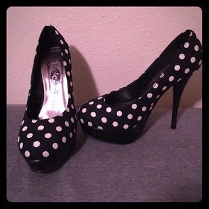 ❤️Black and cream polka-dot pumps❤️