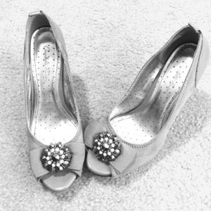 ❤️Silver and grey embellished pumps❤️