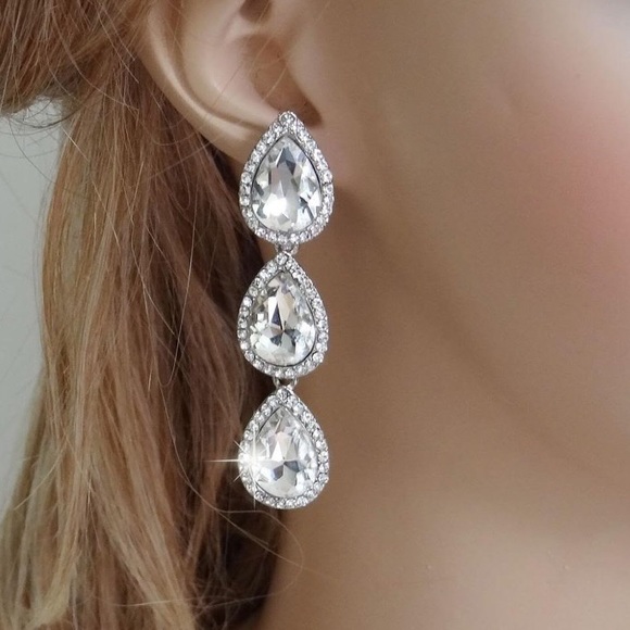 🚫SOLD🚫Crystal Drop Earrings