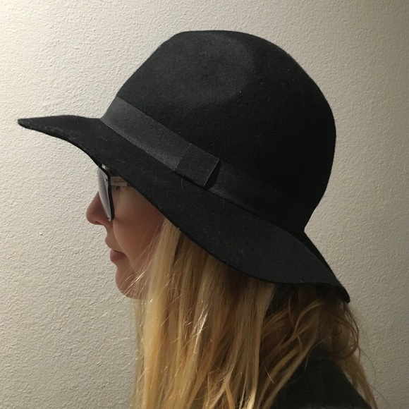 black floppy hat
