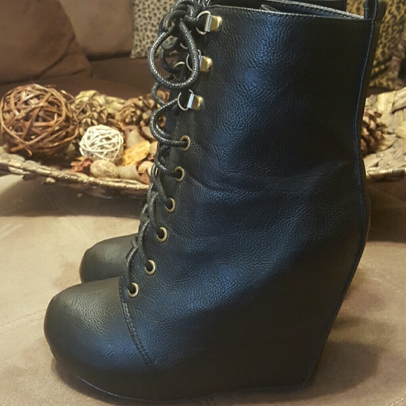 ✴Really cool Gothic style boots!!✴