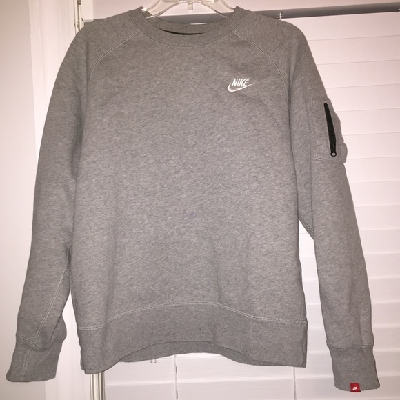 Gray Nike Sweatshirt with a pocket on the left arm