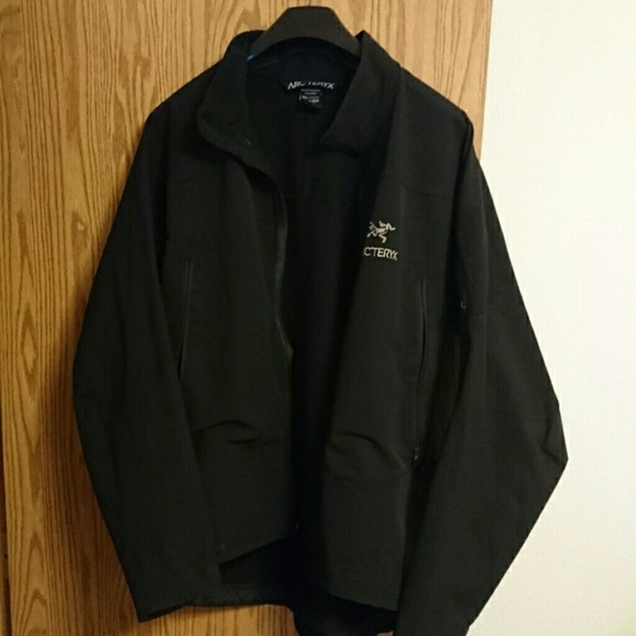 Men's Arcteryx black soft shell (XL)