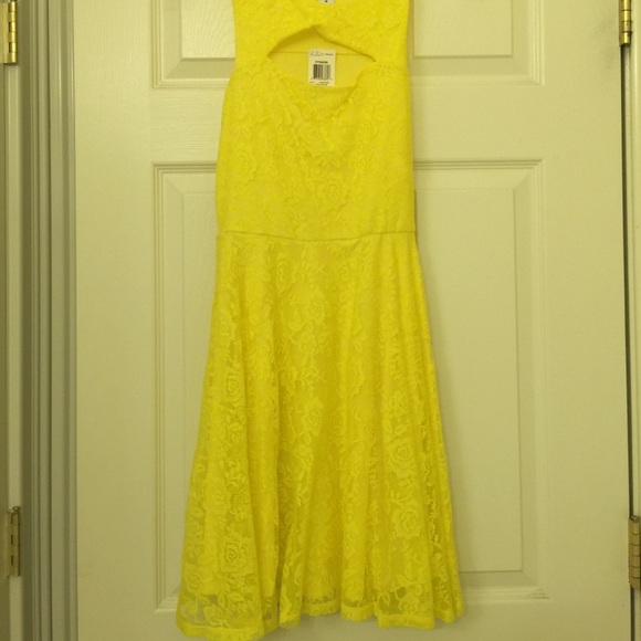Yellow lace flowy dress