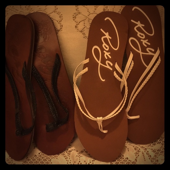 ❤️2 pairs of brand new Roxy sandals❤️