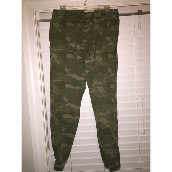 Hollister Camo Joggers!