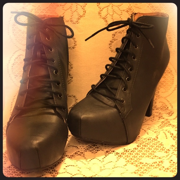 ❤️cute lace-up ankle booties❤️