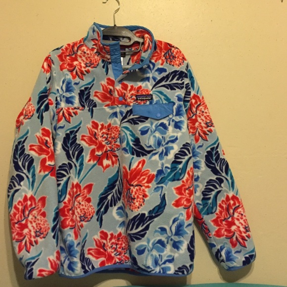 Patagonia floral pullover snap