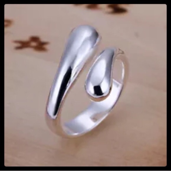Jewelry - Silver Spiral Ring SZ 8