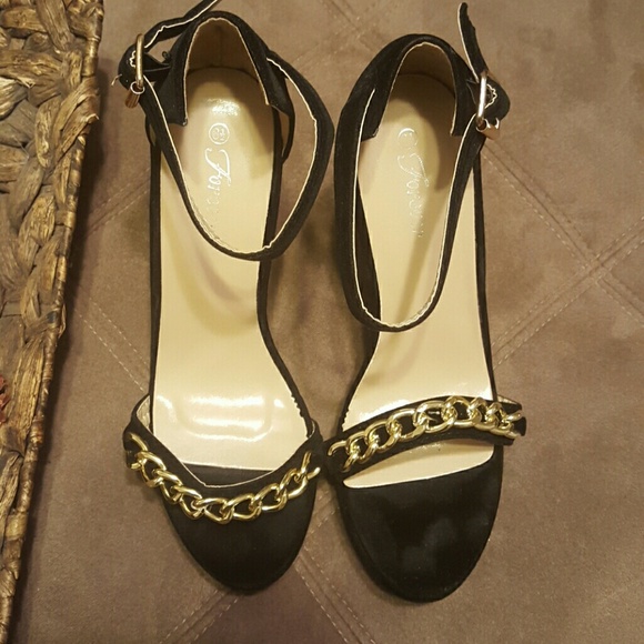 🌟SEXY FAUX SUEDE/GOLD CHAIN WEDGE HEELS!!