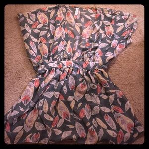 ❤️beautiful feather patterned, flowy blouse❤️