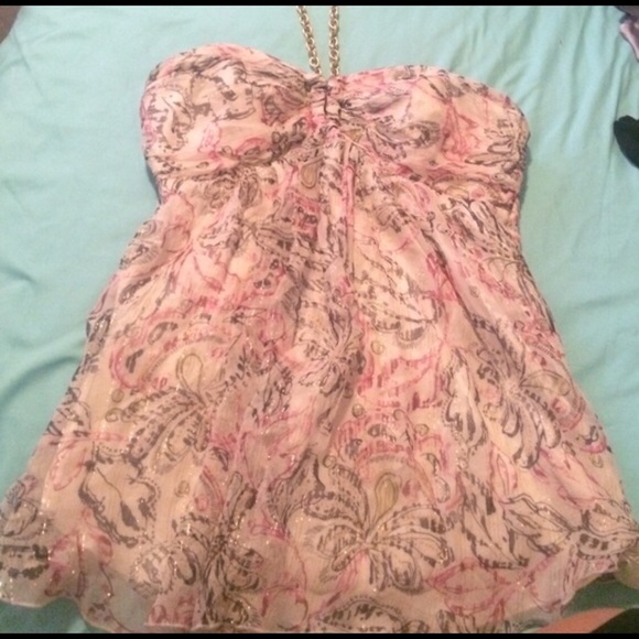 Cute and flirty Express top