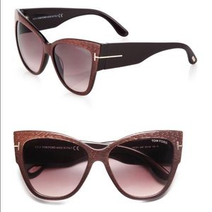 Selling Tom Ford Anoushka Sunglasses