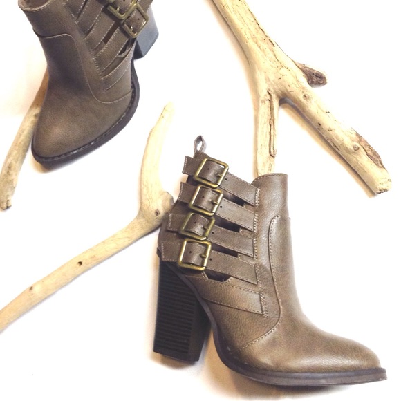 🔥TAUPE ALMOND TOE ANKLE MOTO BOOTIES🔥 - Picture 1 of 2
