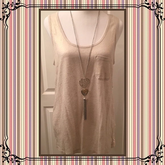 Saks Off Fifth Tops - 👚Saks Off Fifth Heathered Pocket Tank Top👚