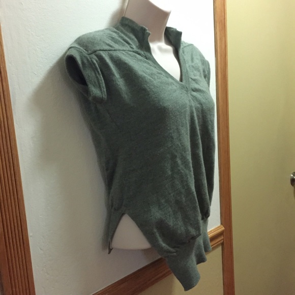 Future Classics tops - Picture 2 of 4