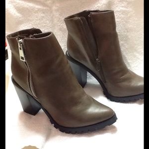 Mossimo Grey Ankle Boots, side zip, size 7