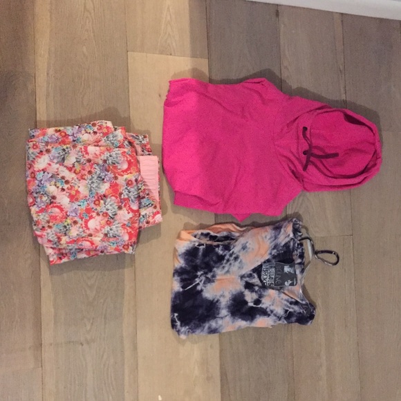 Package of 2 shirts and one pair of pants