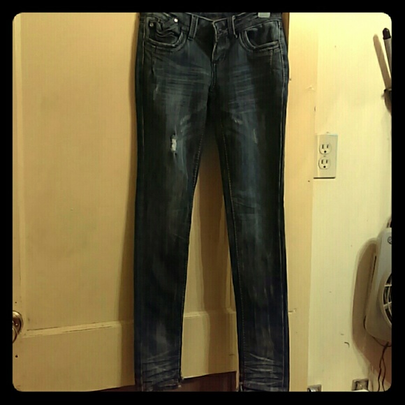 Almost Famous  Skinny jeans, slightly distressed