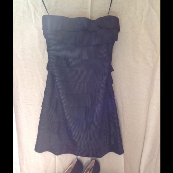 Express, BLACK Ruffled Dress❤️