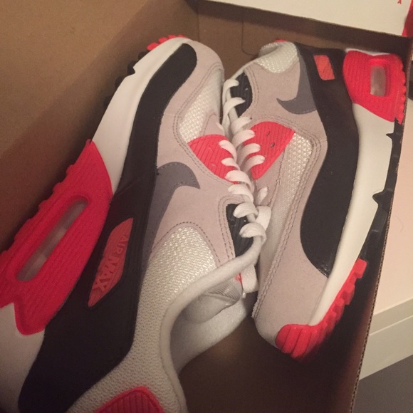 Nike Shoes - Infrared air max 90