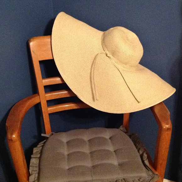 NWOT Fabulous Straw Hat