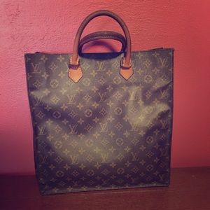 Authentic Louis Vuitton Sac Plat