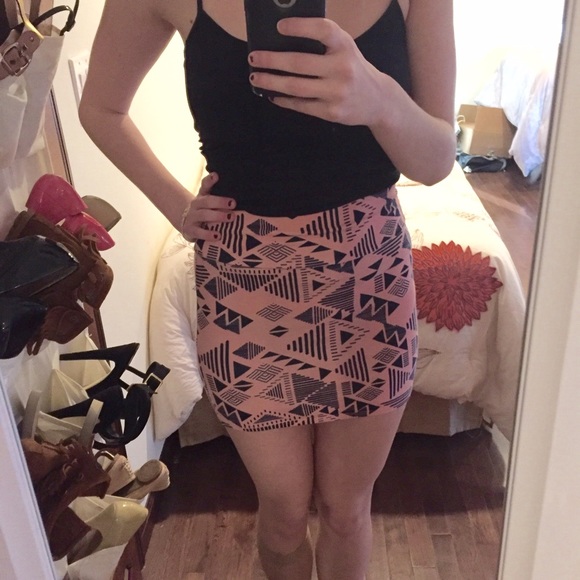 Tight tribal mini skirt - Picture 2 of 3
